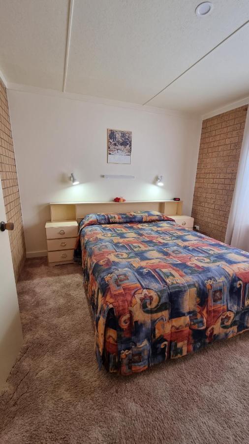 Lone Pine Motel Корова Екстериор снимка