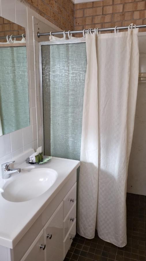 Lone Pine Motel Корова Екстериор снимка