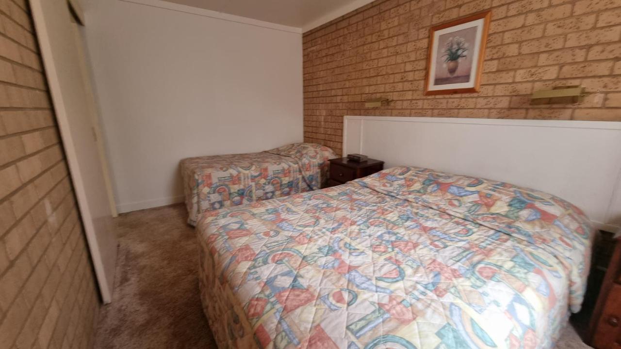 Lone Pine Motel Корова Екстериор снимка