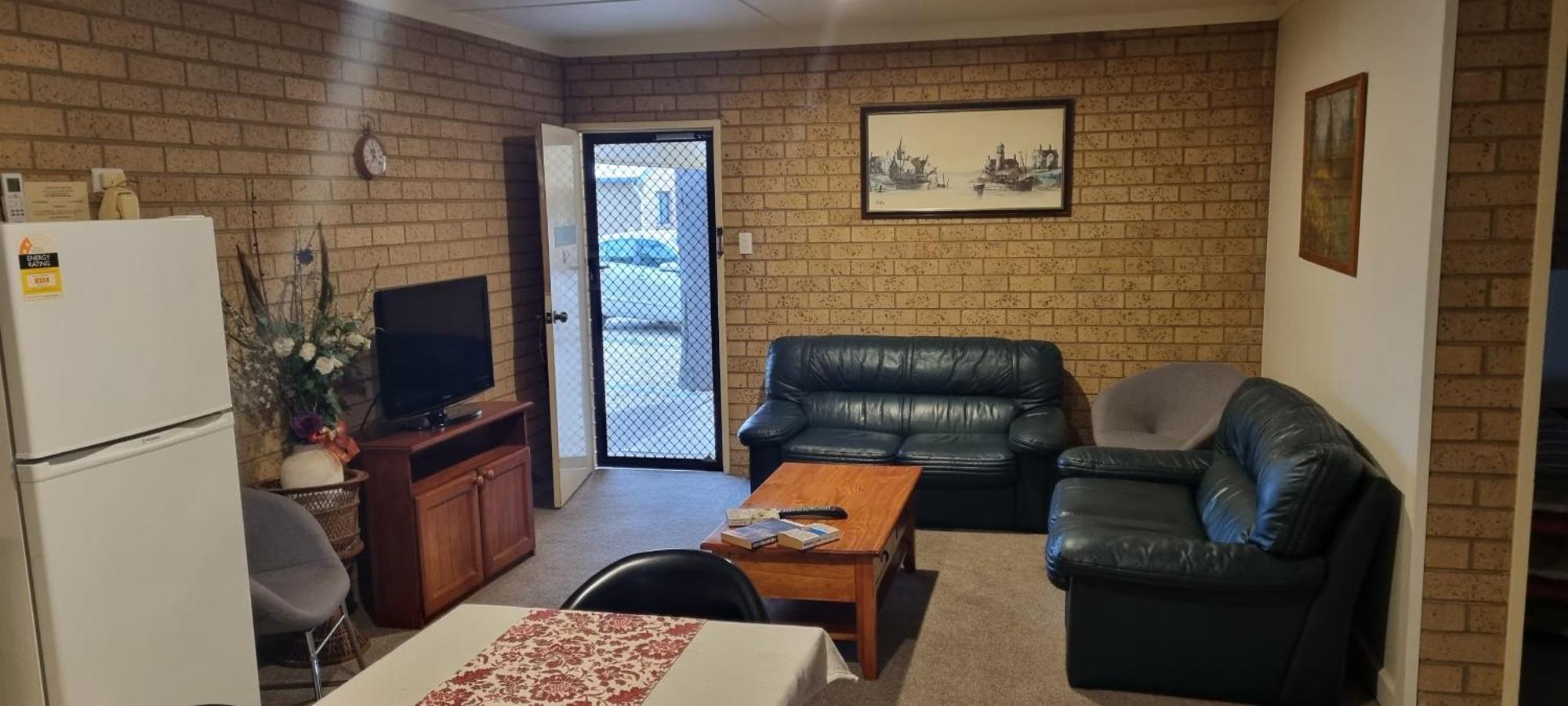 Lone Pine Motel Корова Екстериор снимка