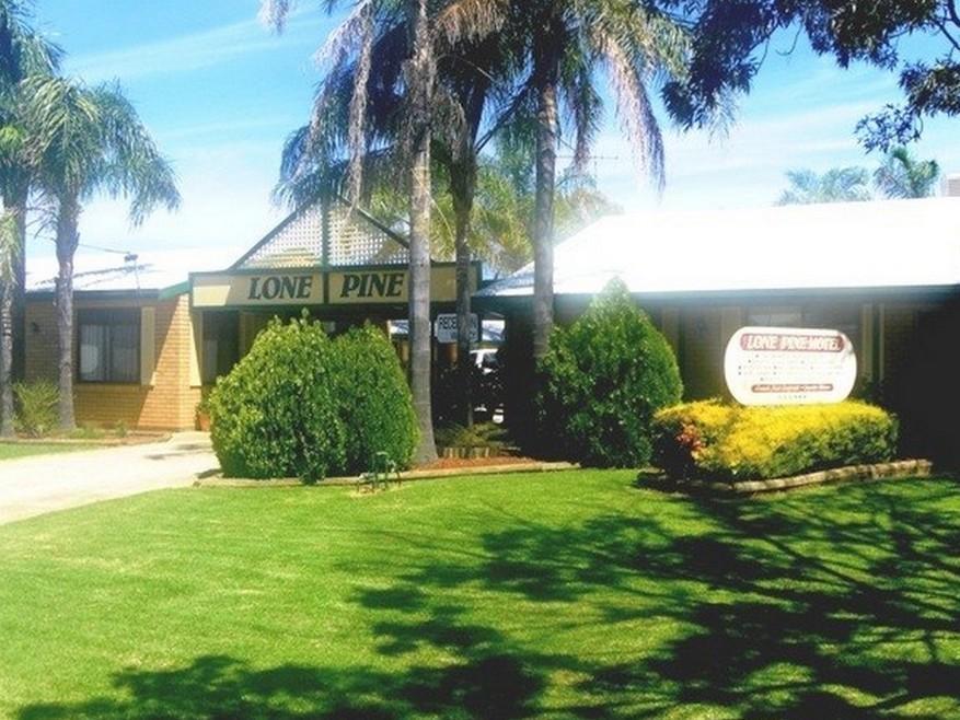 Lone Pine Motel Корова Екстериор снимка