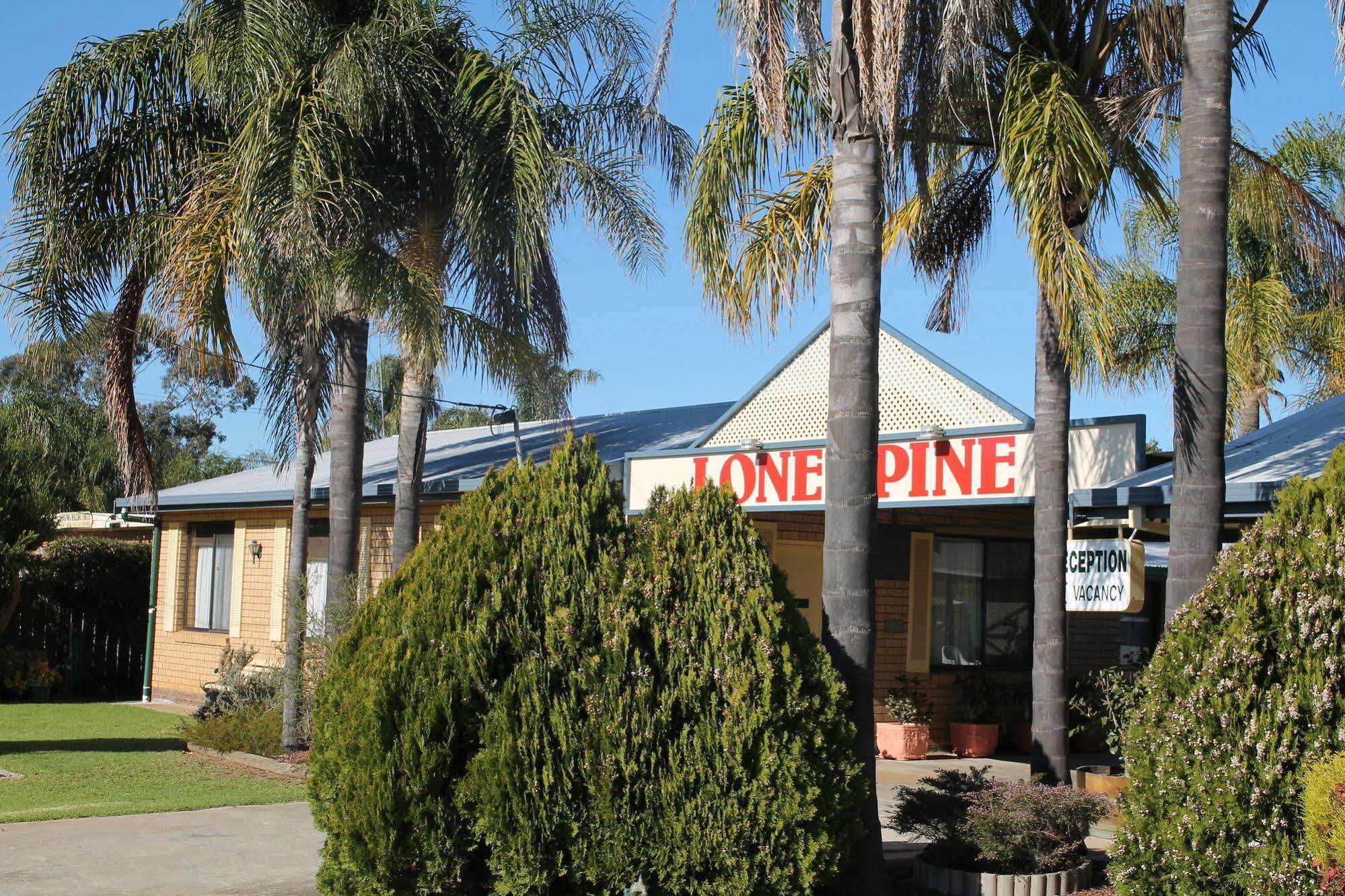 Lone Pine Motel Корова Екстериор снимка