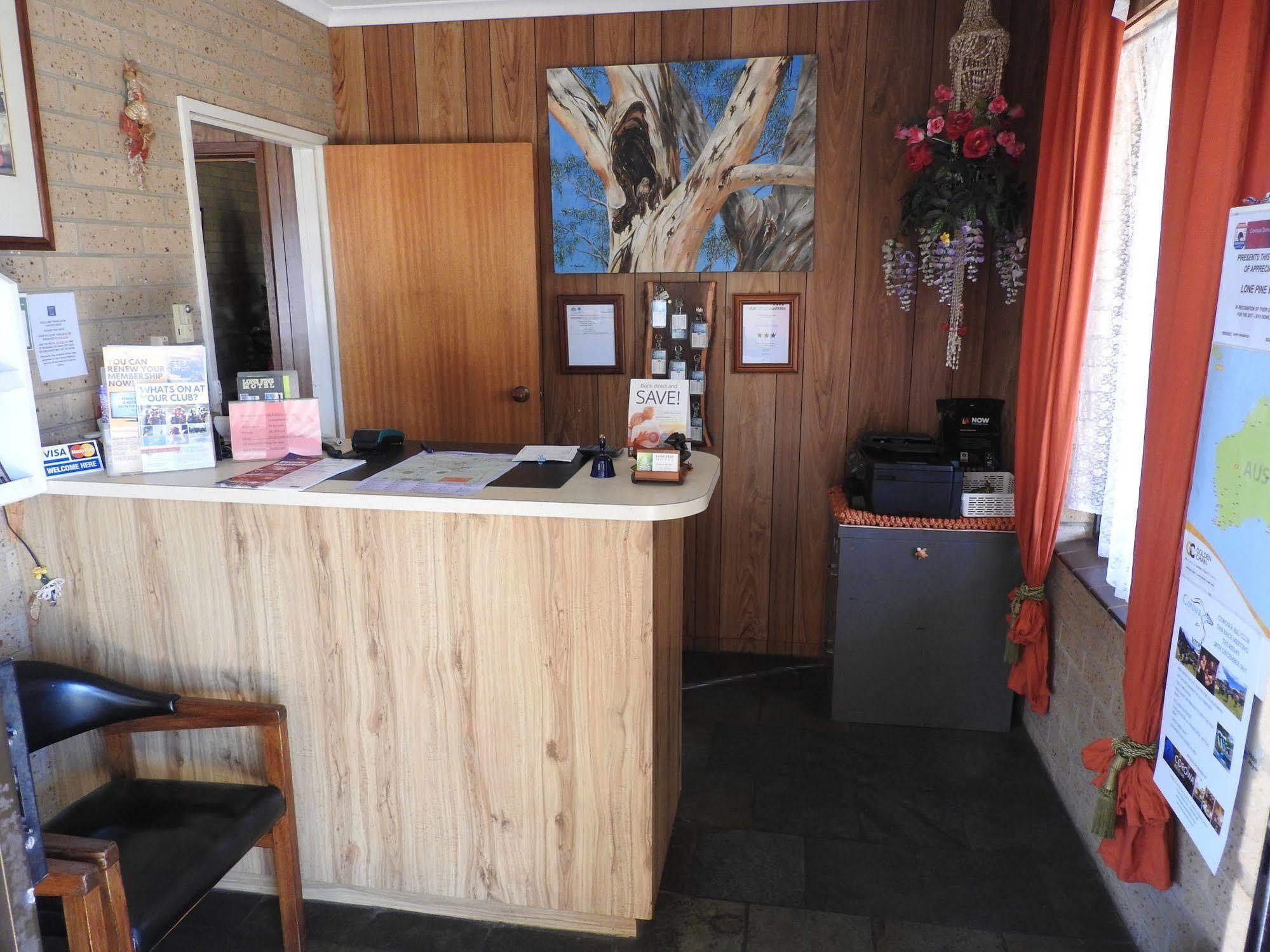 Lone Pine Motel Корова Екстериор снимка