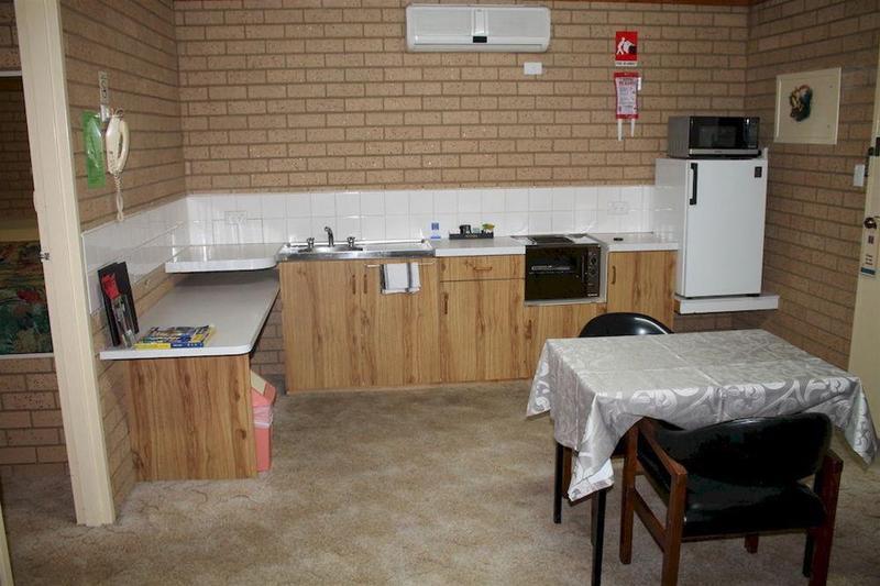 Lone Pine Motel Корова Екстериор снимка
